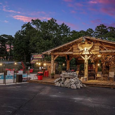 Stonegate Lodge 2 Queen Beds Wifi 50In Roku Tv Salt Water Pool Room #105 Eureka Springs Εξωτερικό φωτογραφία