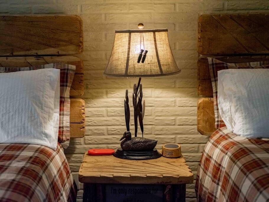 Stonegate Lodge 2 Queen Beds Wifi 50In Roku Tv Salt Water Pool Room #105 Eureka Springs Εξωτερικό φωτογραφία