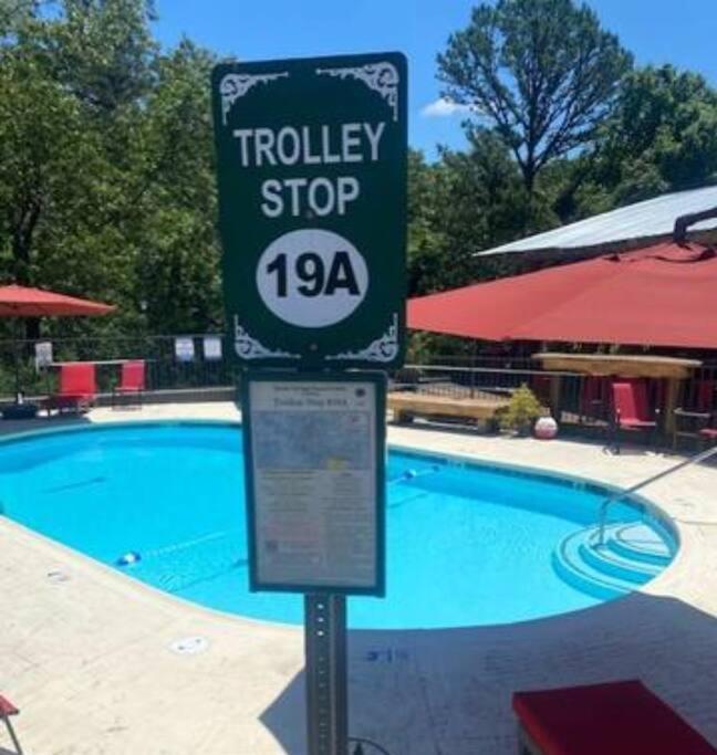 Stonegate Lodge 2 Queen Beds Wifi 50In Roku Tv Salt Water Pool Room #105 Eureka Springs Εξωτερικό φωτογραφία