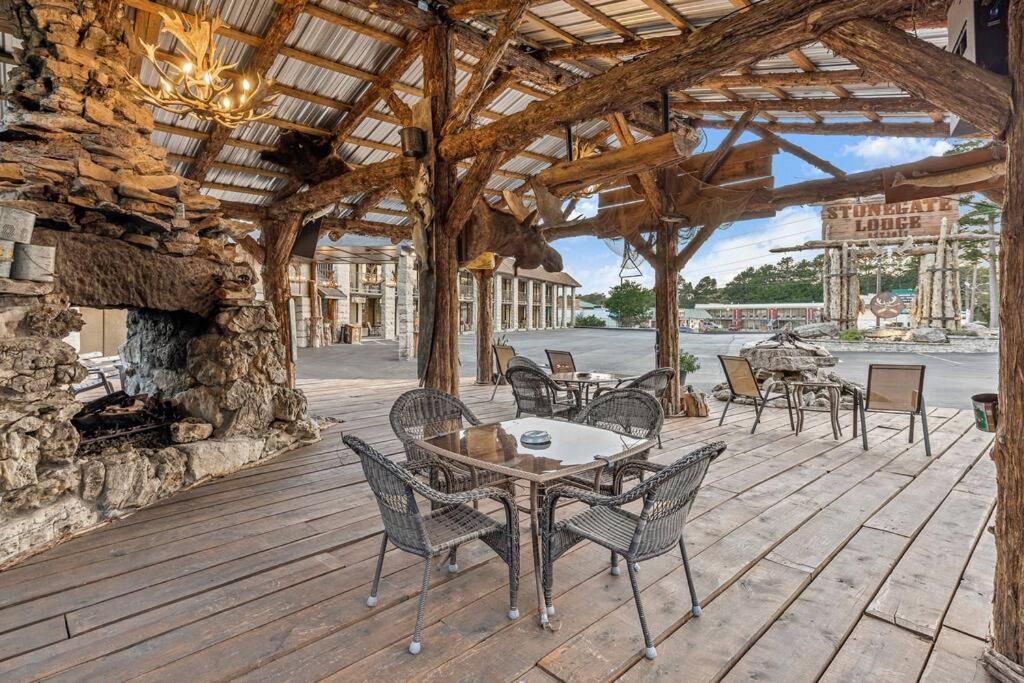 Stonegate Lodge 2 Queen Beds Wifi 50In Roku Tv Salt Water Pool Room #105 Eureka Springs Εξωτερικό φωτογραφία