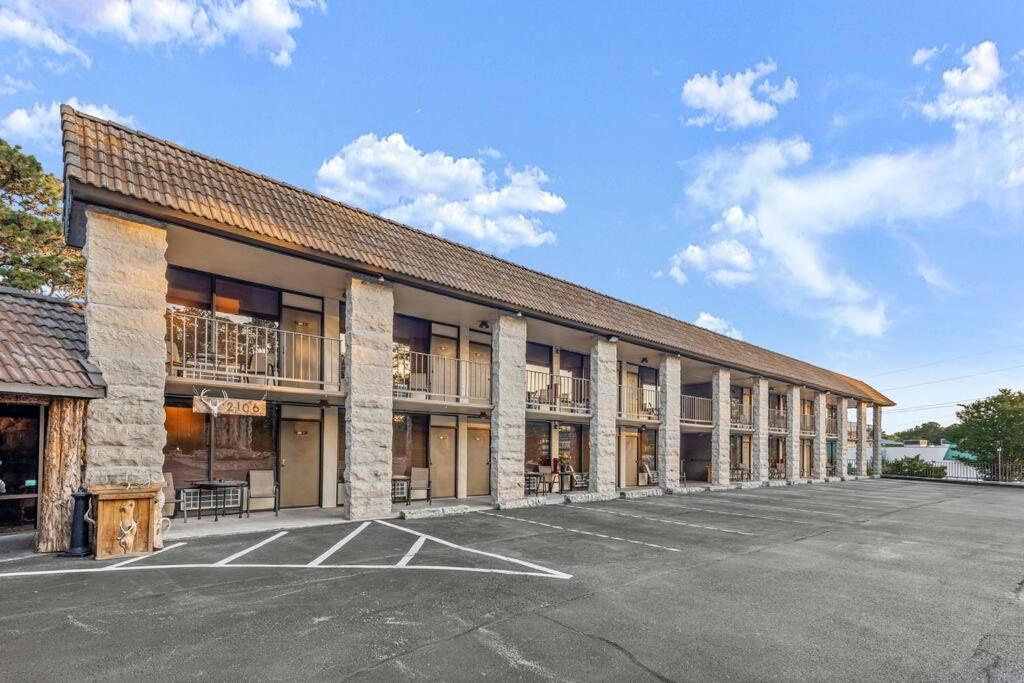 Stonegate Lodge 2 Queen Beds Wifi 50In Roku Tv Salt Water Pool Room #105 Eureka Springs Εξωτερικό φωτογραφία